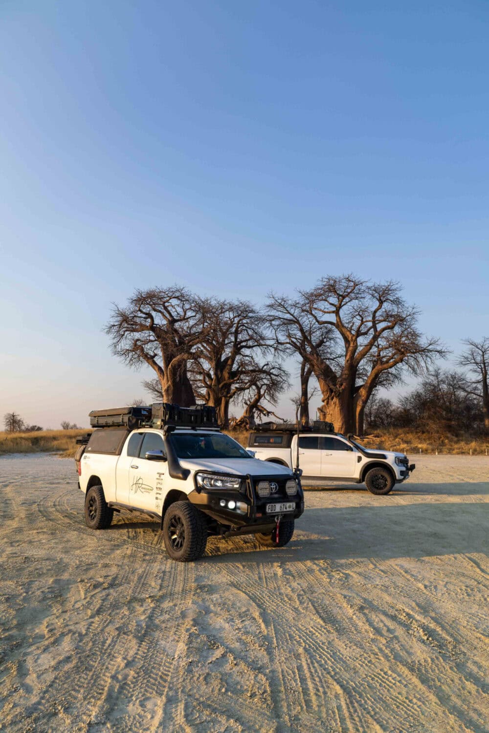 RLD-equipped vehicles on a sandy overlanding route